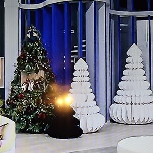 Green Paper Christmas Tree Decoration 90cm × 72cm